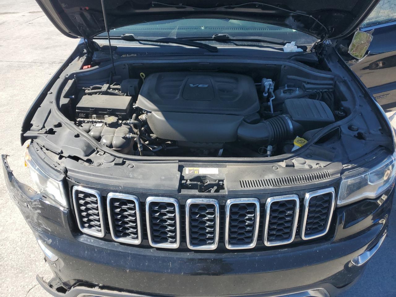 2018 Jeep Grand Cherokee - Image 13