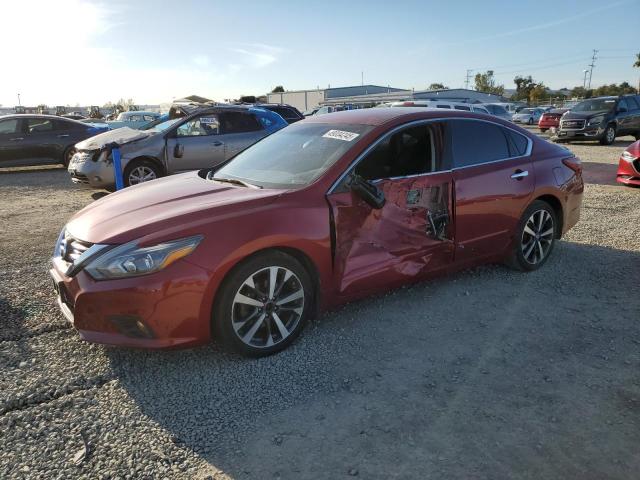  NISSAN ALTIMA 2017 Czerwony