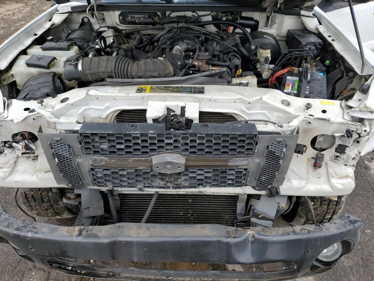 2004 Ford Explorer - Image 11