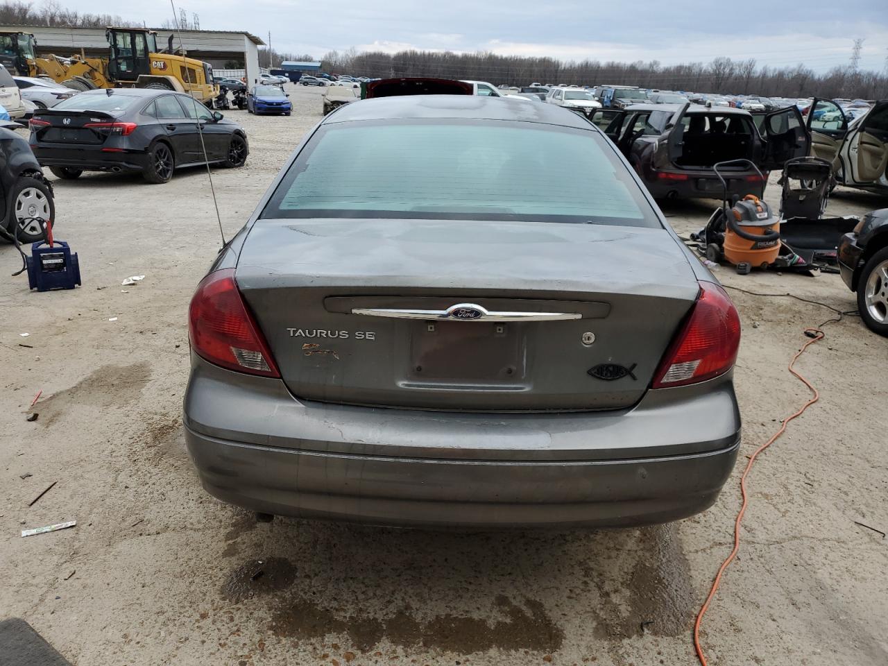 2002 Ford Taurus - Image 6