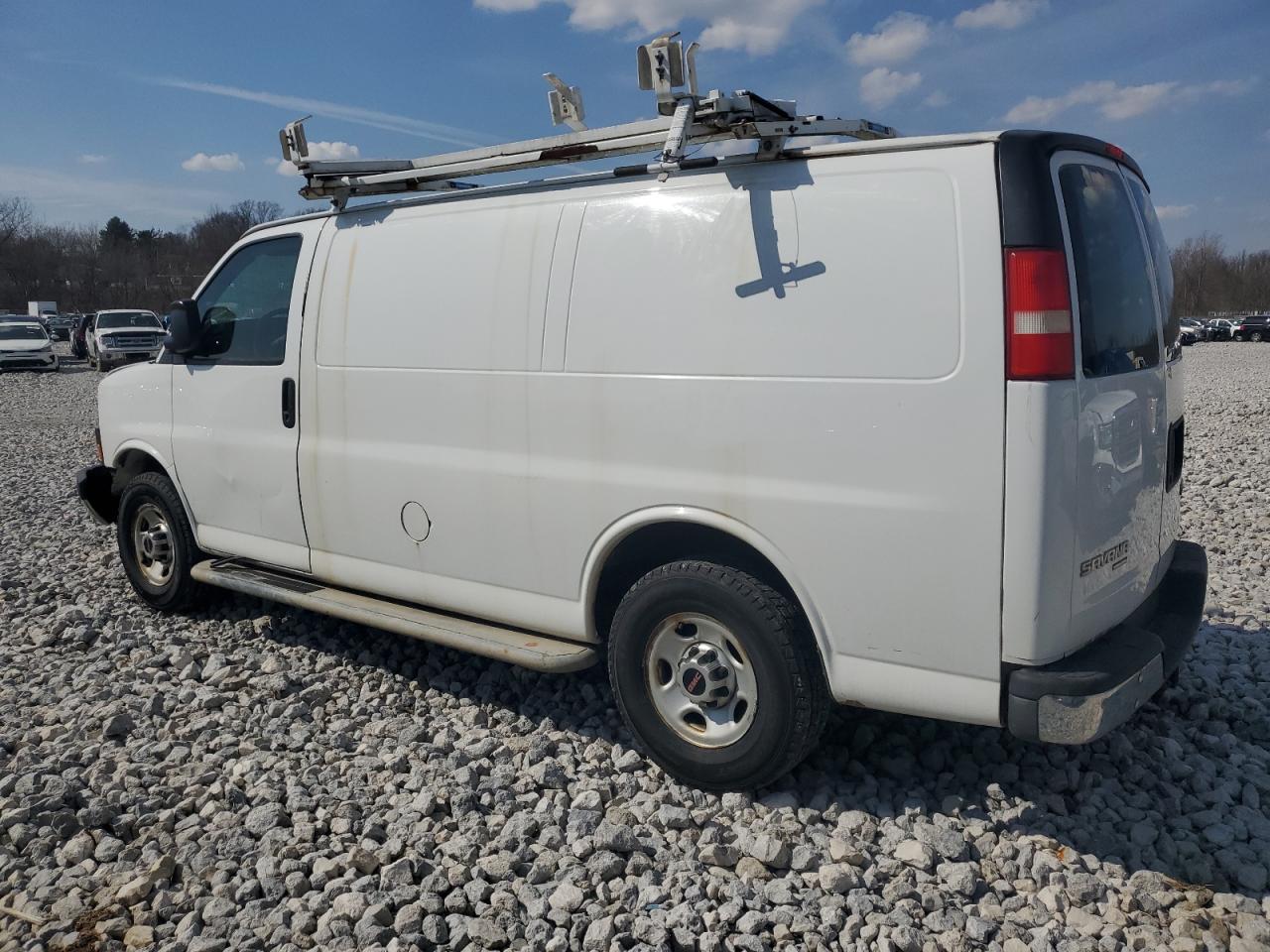 2014 GMC Savana - Image 2