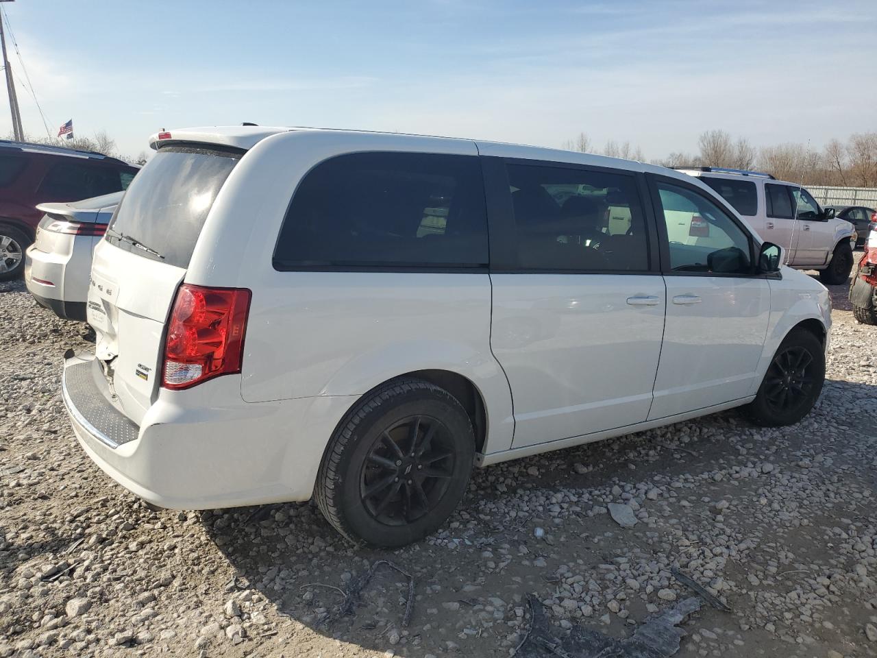 2019 Dodge Caravan - Image 3
