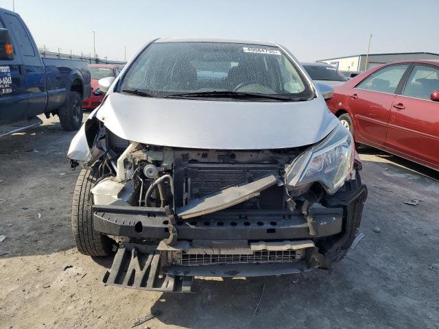  NISSAN VERSA 2017 Srebrny