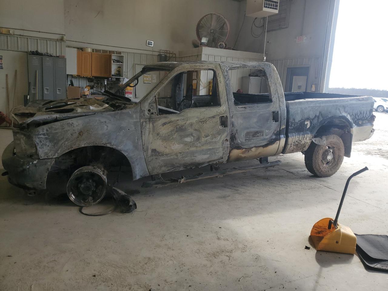 2001 Ford F250 Super Duty на продаже в Columbia, MO - Burn