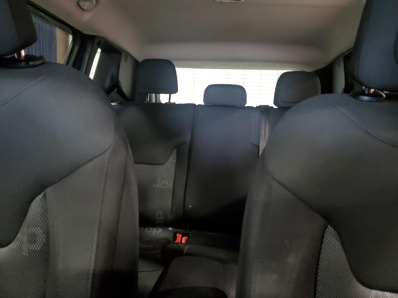 2017 Jeep Renegade - Image 10