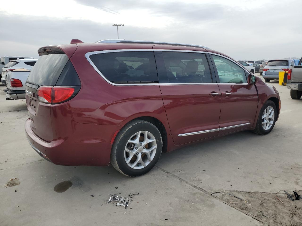 2018 Chrysler Pacifica - Image 3