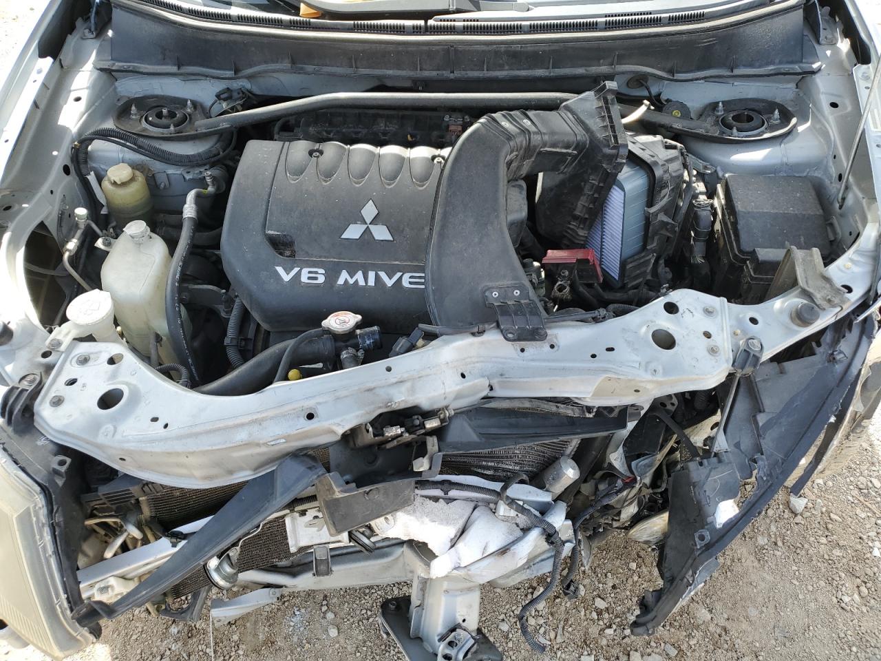 2008 Mitsubishi Outlander - Image 13