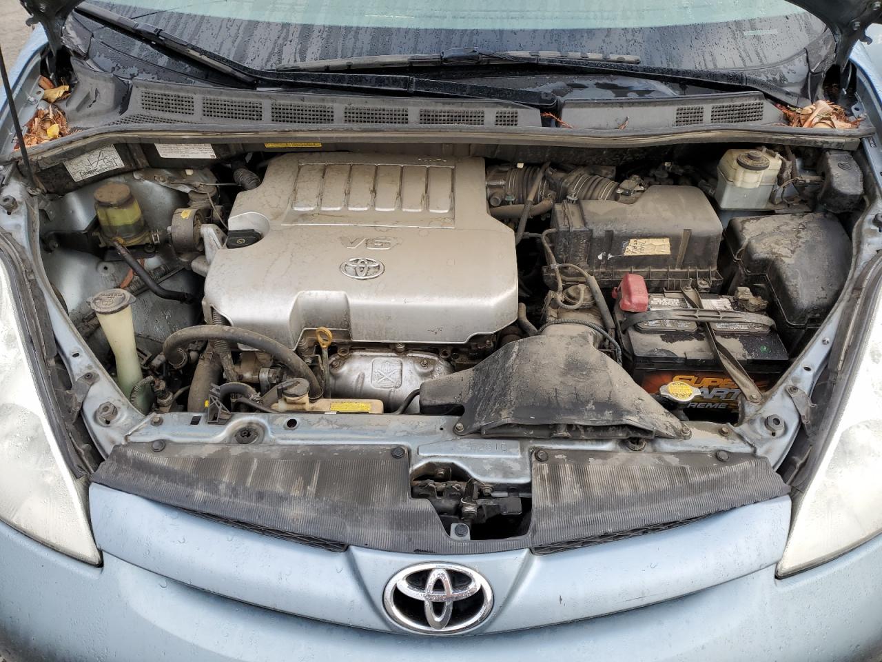 2010 Toyota Sienna - Image 12