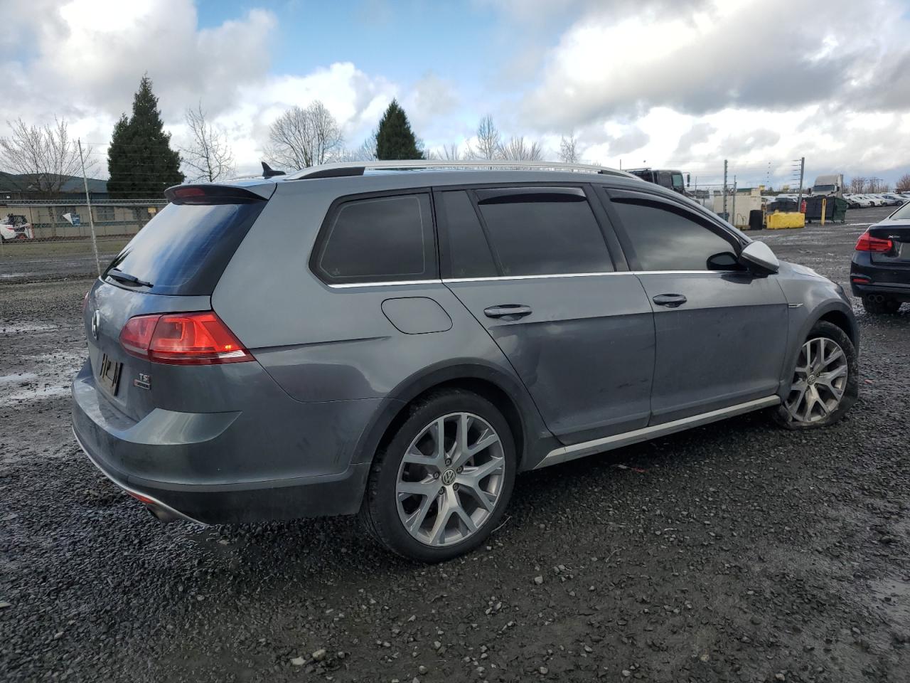 2017 Volkswagen Golf - Image 3