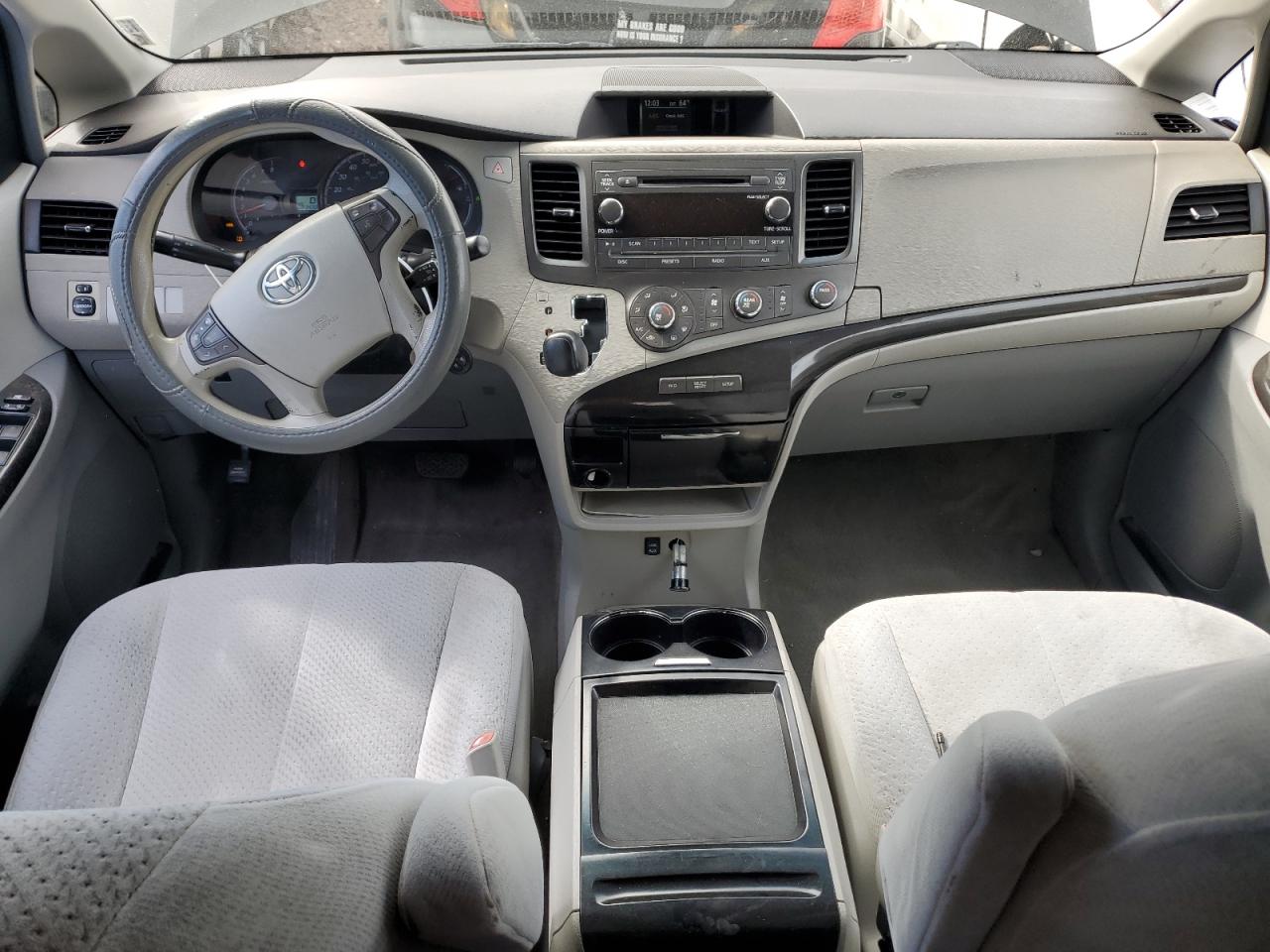 2011 Toyota Sienna - Image 8