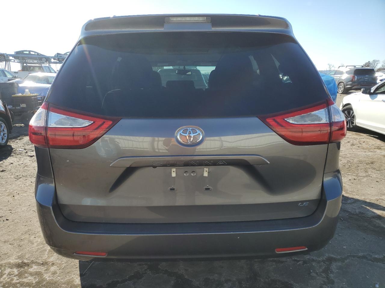 2017 Toyota Sienna - Image 6
