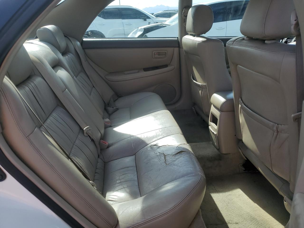 2001 Lexus ES - Image 10