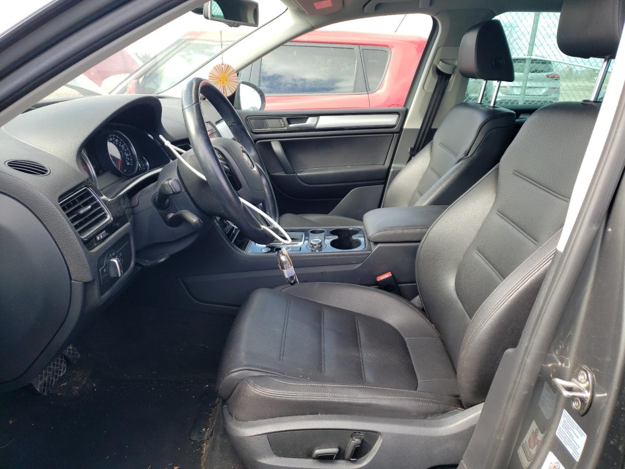 2014 Volkswagen Touareg - Image 7