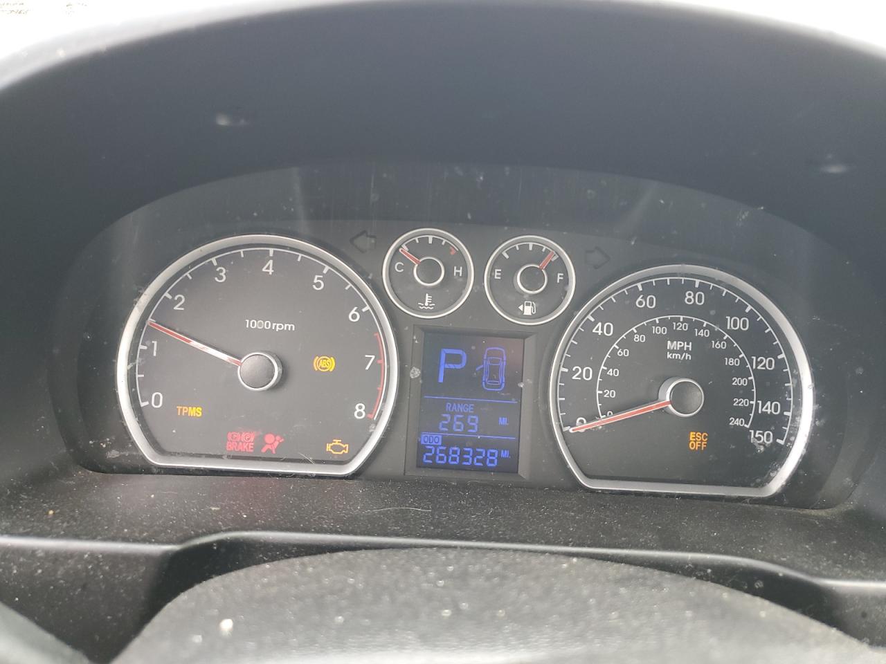 2010 Hyundai Elantra - Image 9