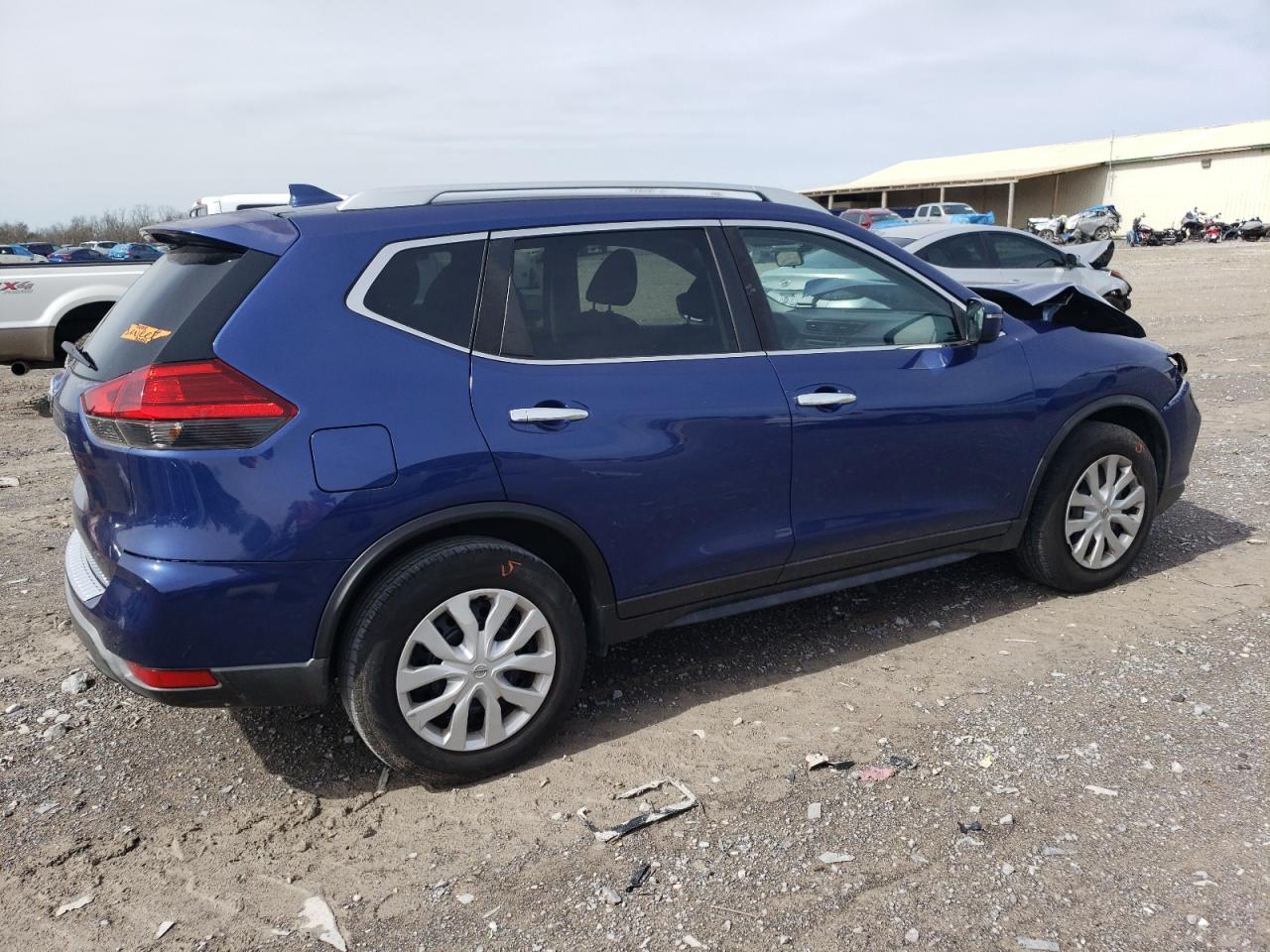 KNMAT2MT6HP562323 NISSAN ROGUE 2017