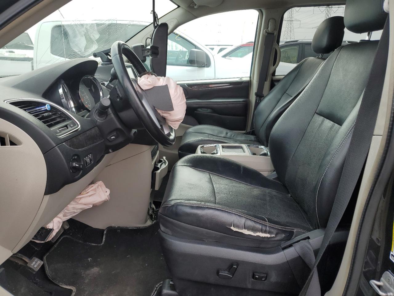 2011 Chrysler Town & Country - Image 7