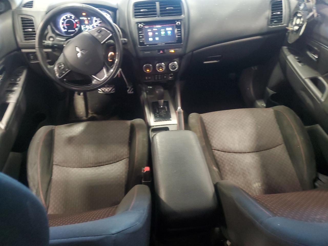 2018 Mitsubishi Outlander - Image 8