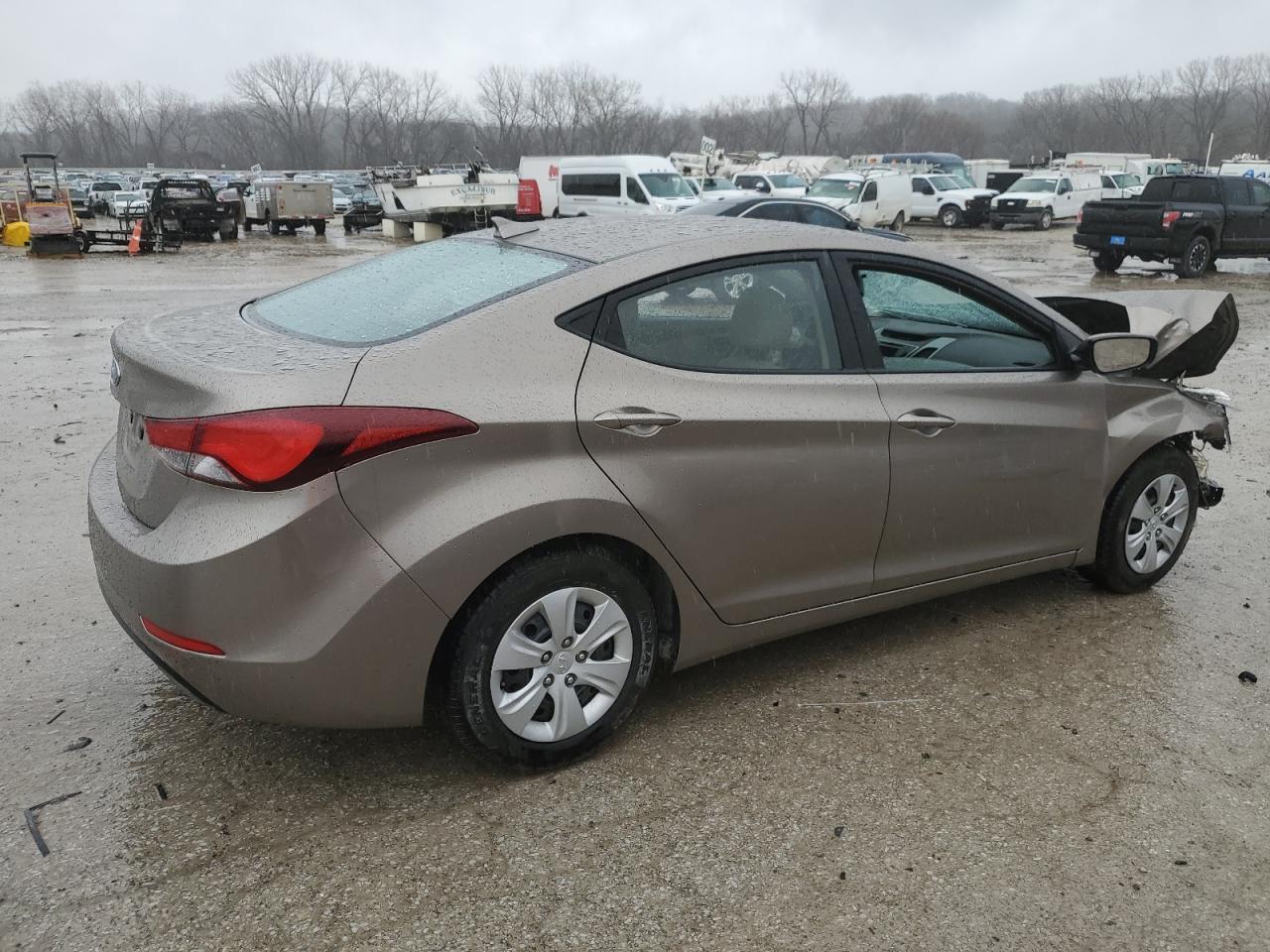 2016 Hyundai Elantra - Image 3