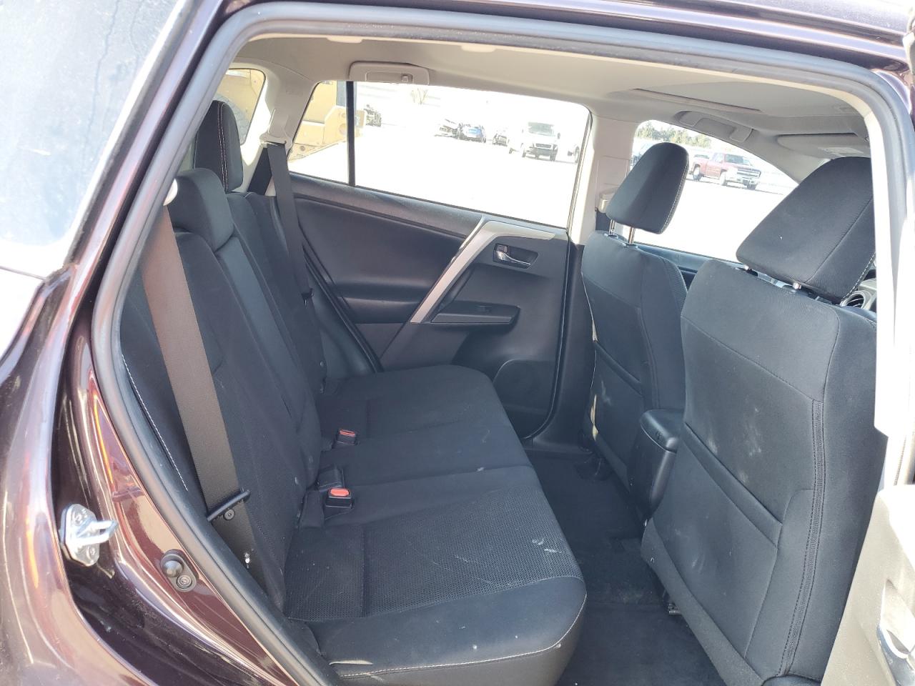 2018 Toyota RAV 4 - Image 11