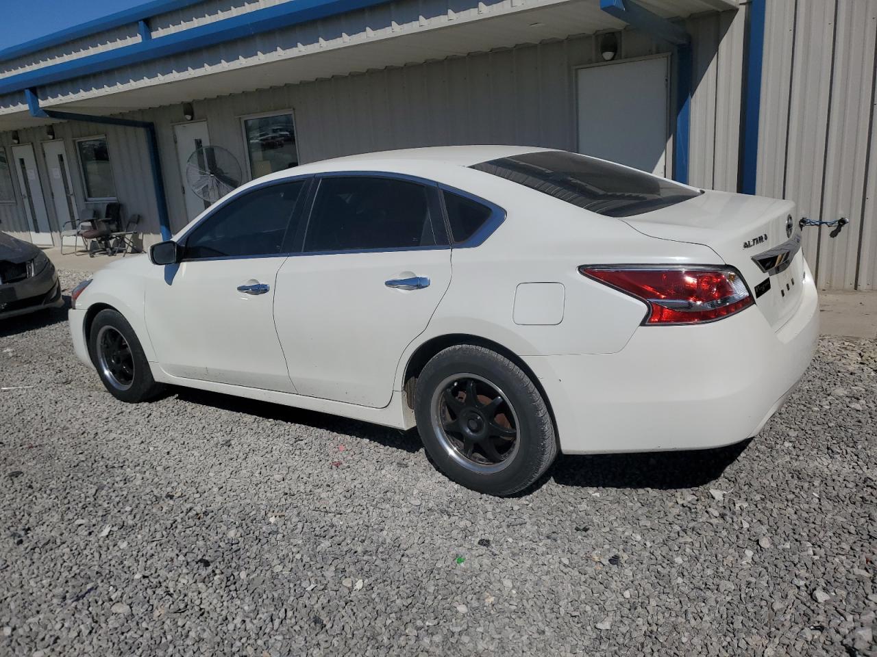2014 Nissan Altima - Image 2