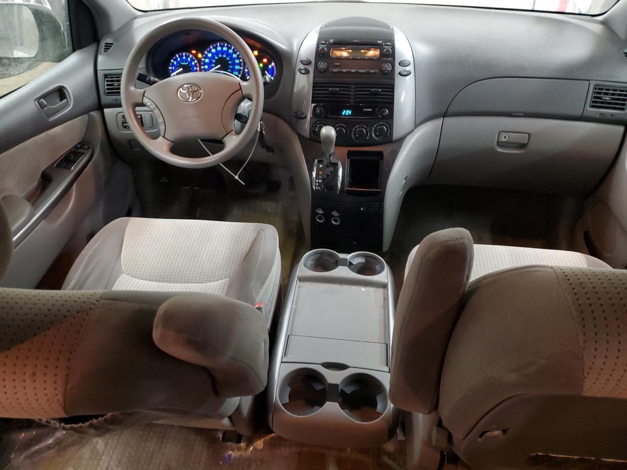 2009 Toyota Sienna - Image 8