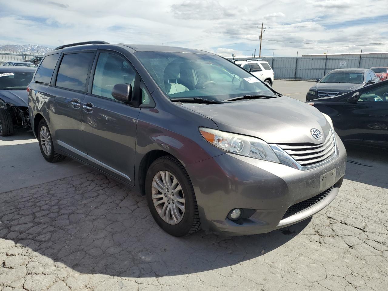 2012 Toyota Sienna - Image 5