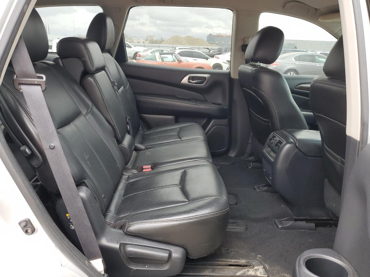 2014 Nissan Pathfinder - Image 11