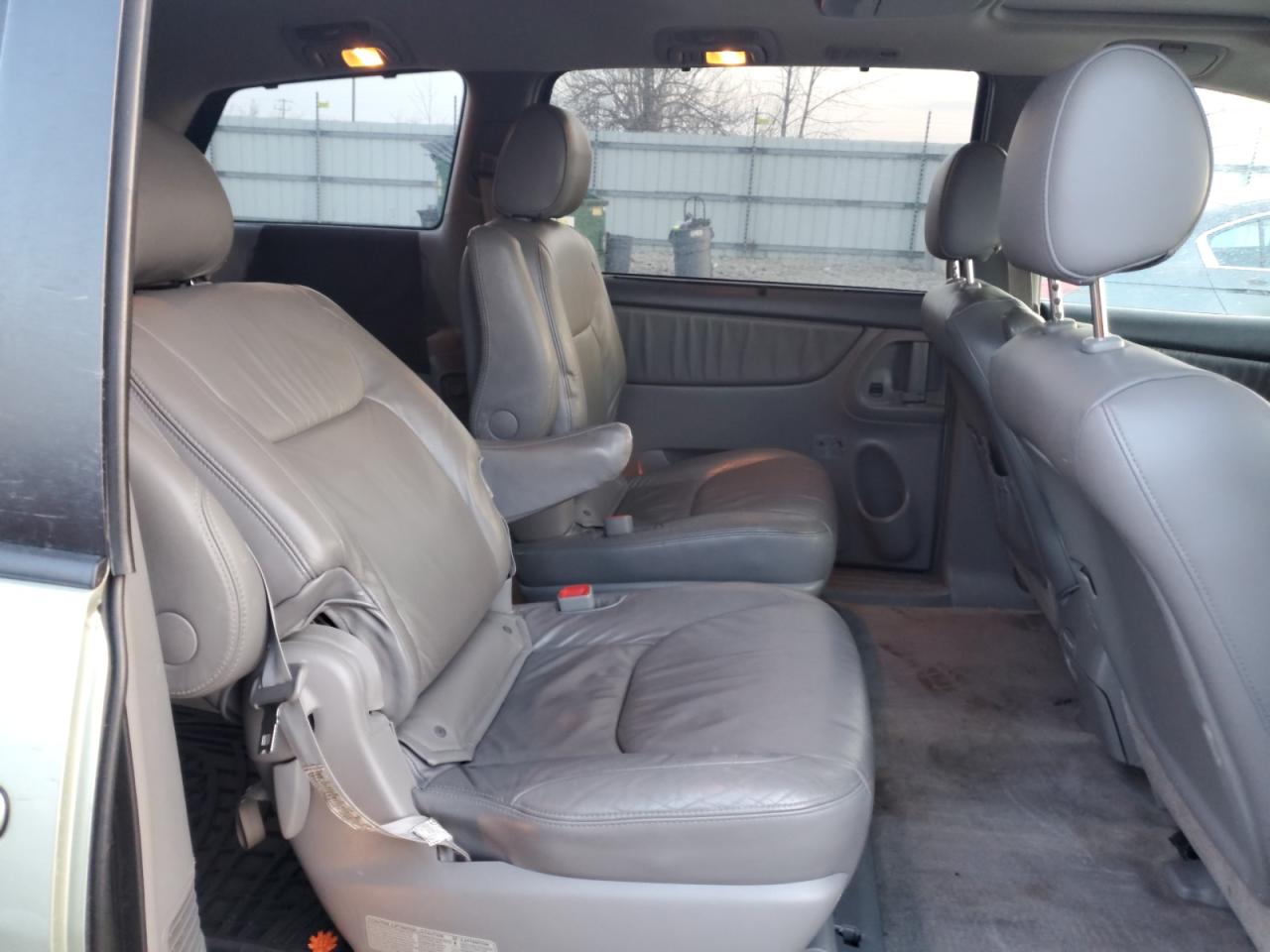 2008 Toyota Sienna - Image 11