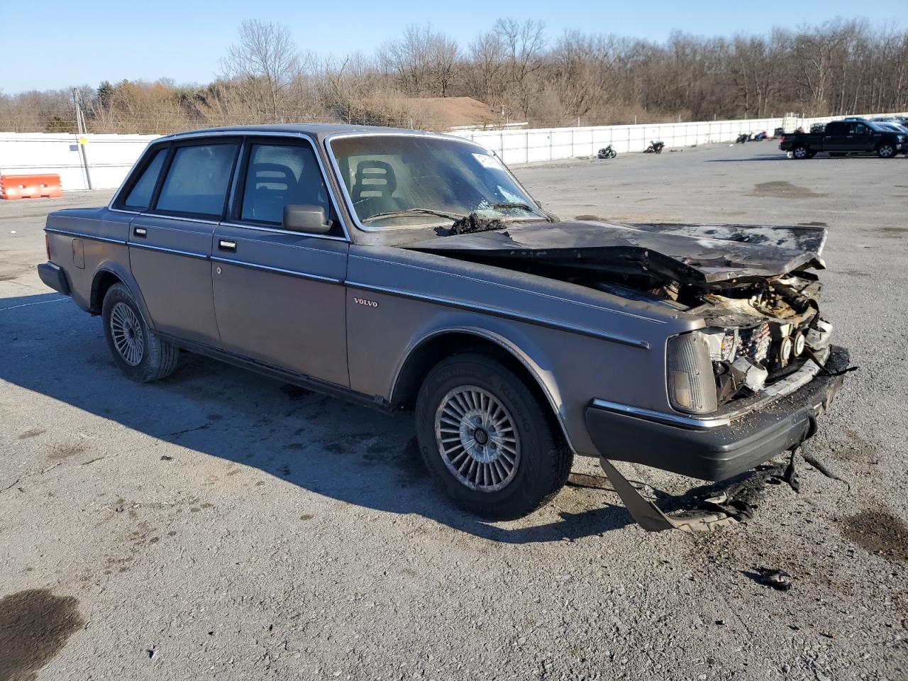1985 Volvo 240 Series - Image 4