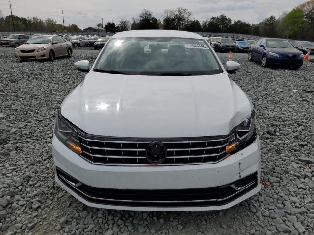  VOLKSWAGEN PASSAT 2018 Белы