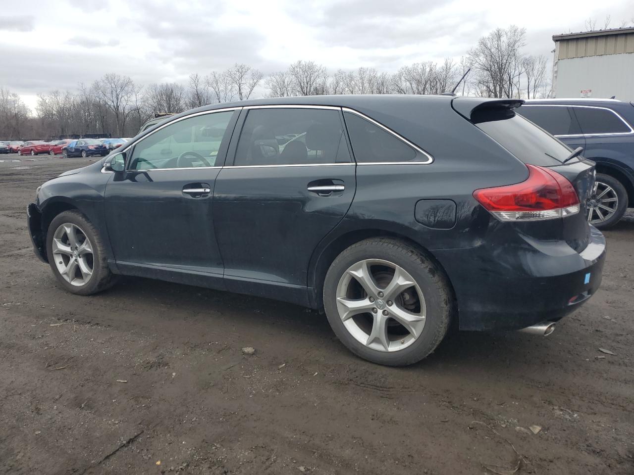 2014 Toyota Venza - Image 2
