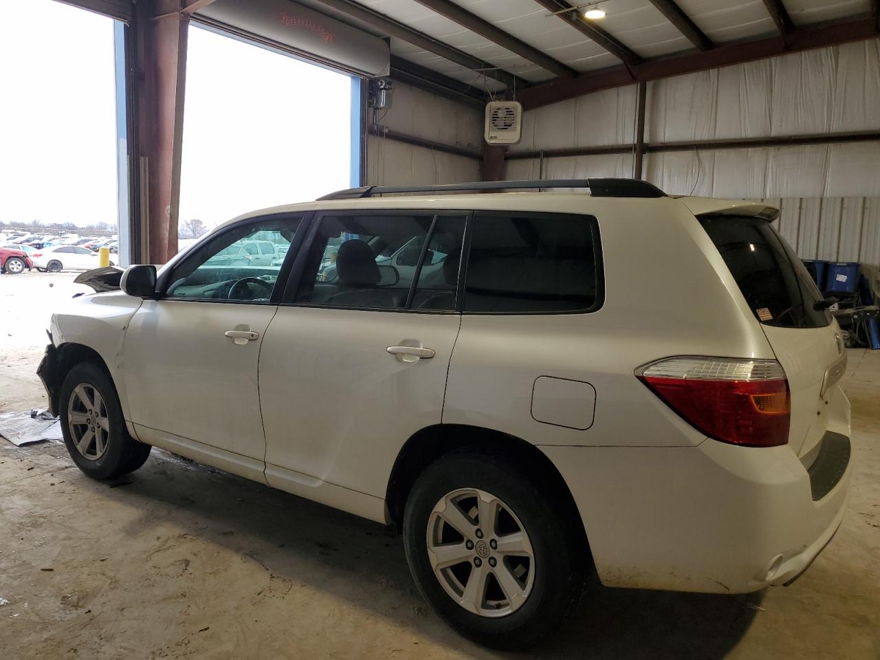 2010 Toyota Highlander - Image 2