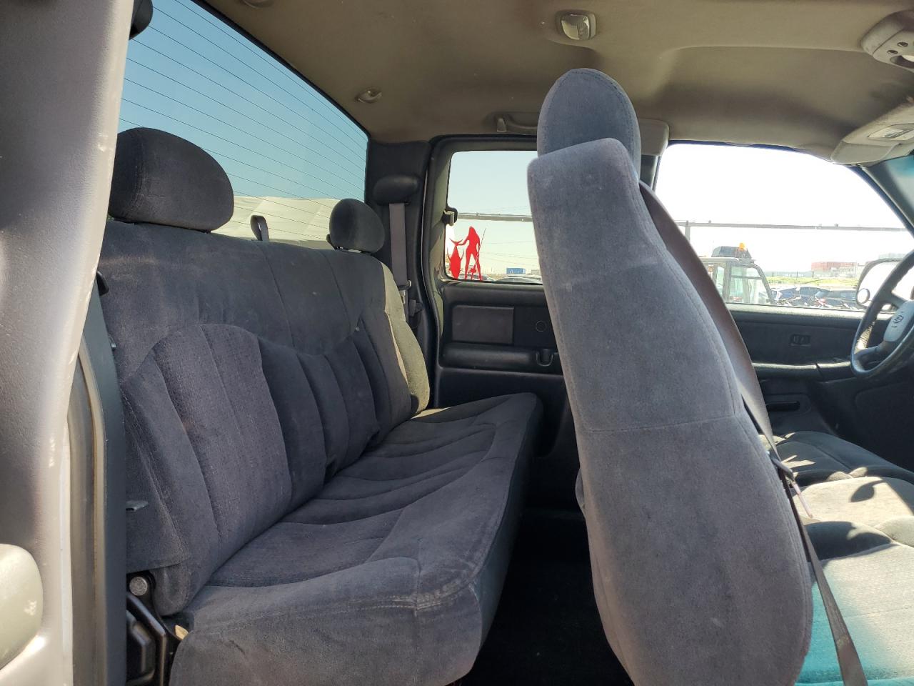 2001 Chevrolet Silverado - Image 10