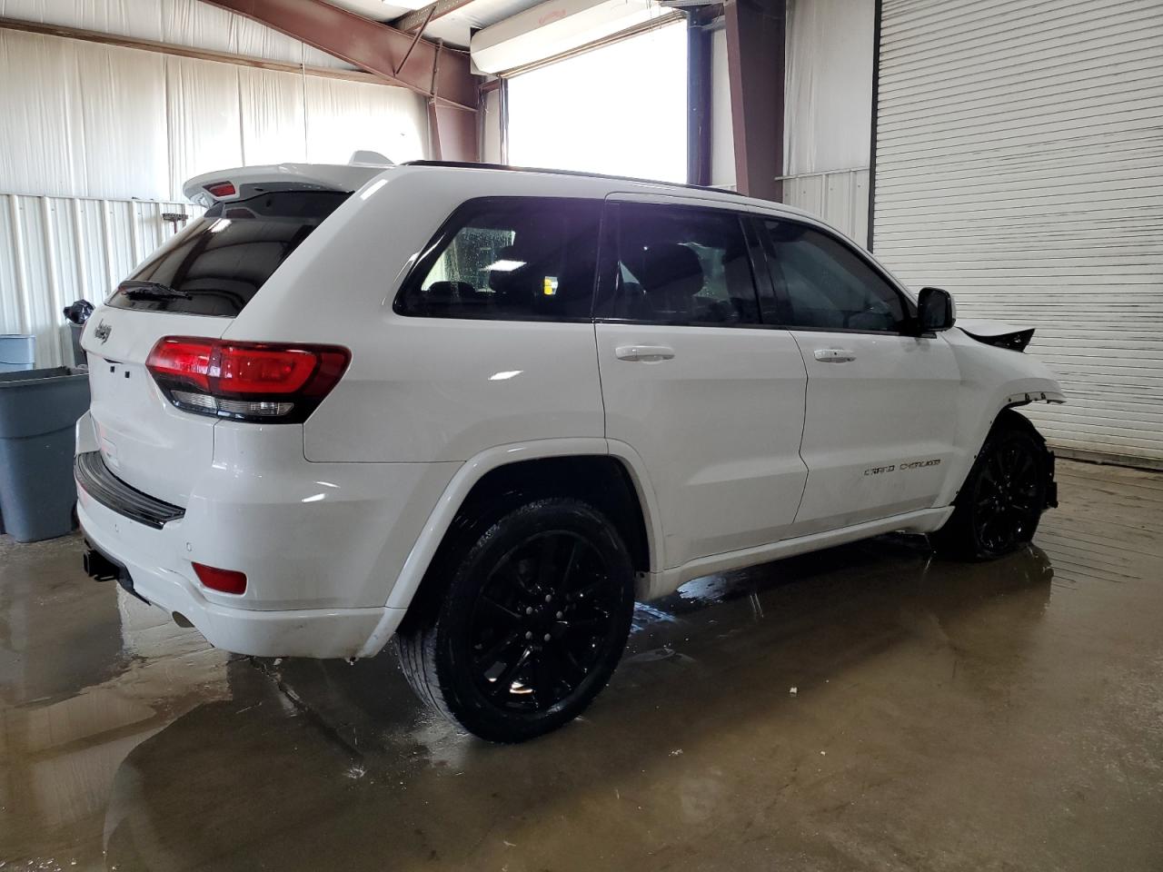 2017 Jeep Grand Cherokee - Image 3