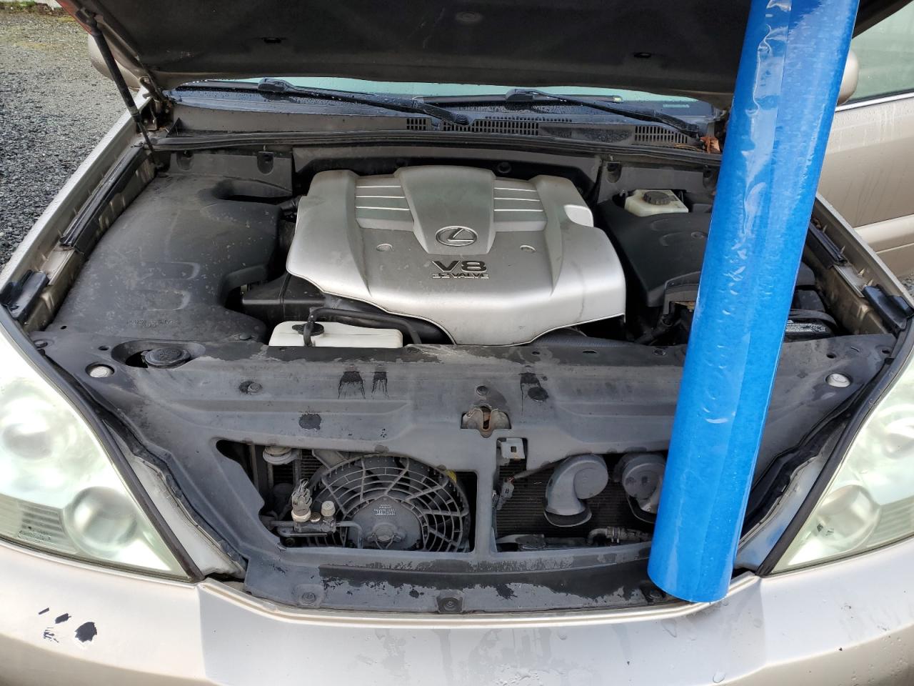 2004 Lexus GX - Image 12