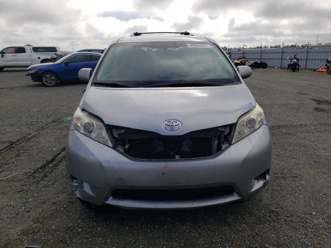 2011 Toyota Sienna - Image 5