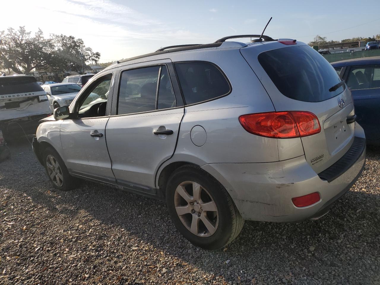 2009 Hyundai Santa Fe - Image 2
