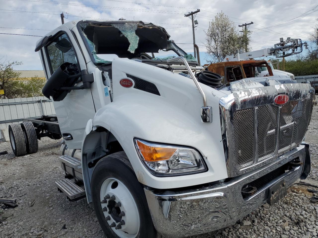 2025 Peterbilt 536 Truck Cab And Chassis en Venta en Louisville, KY - Rollover
