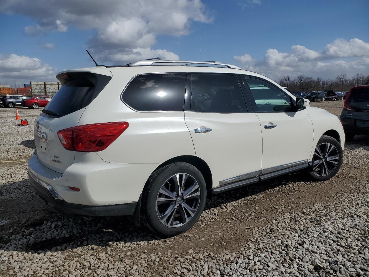 2018 Nissan Pathfinder - Image 3