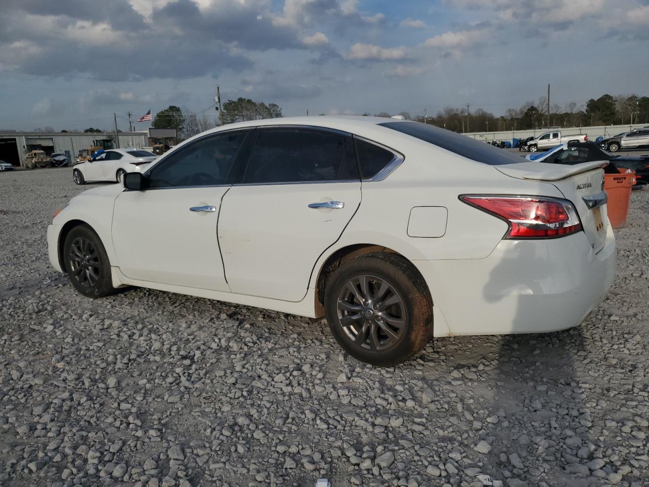 2015 Nissan Altima - Image 2