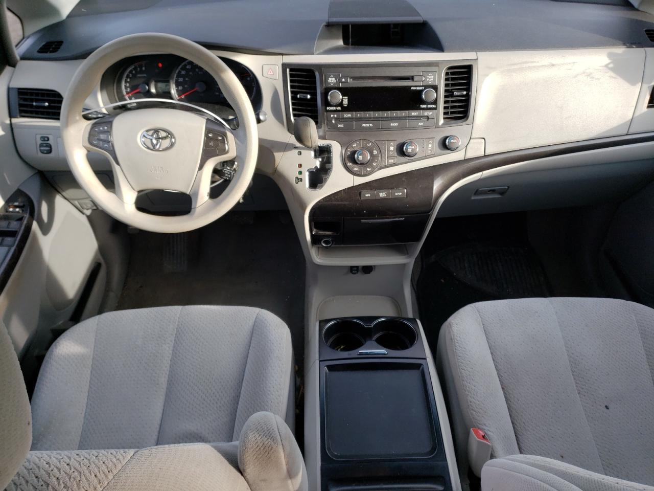 2011 Toyota Sienna - Image 8