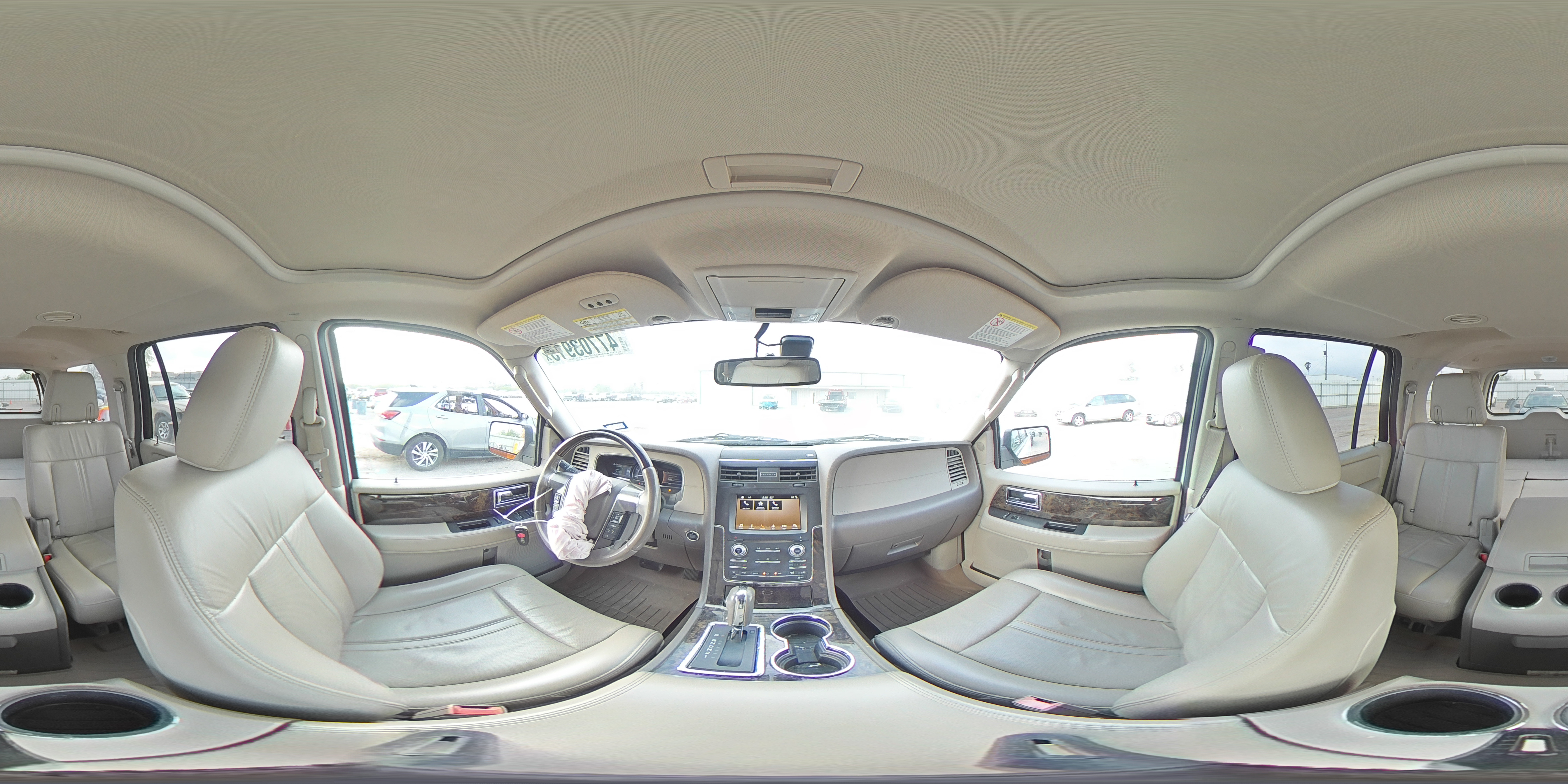 2017 Lincoln Navigator - Image 14