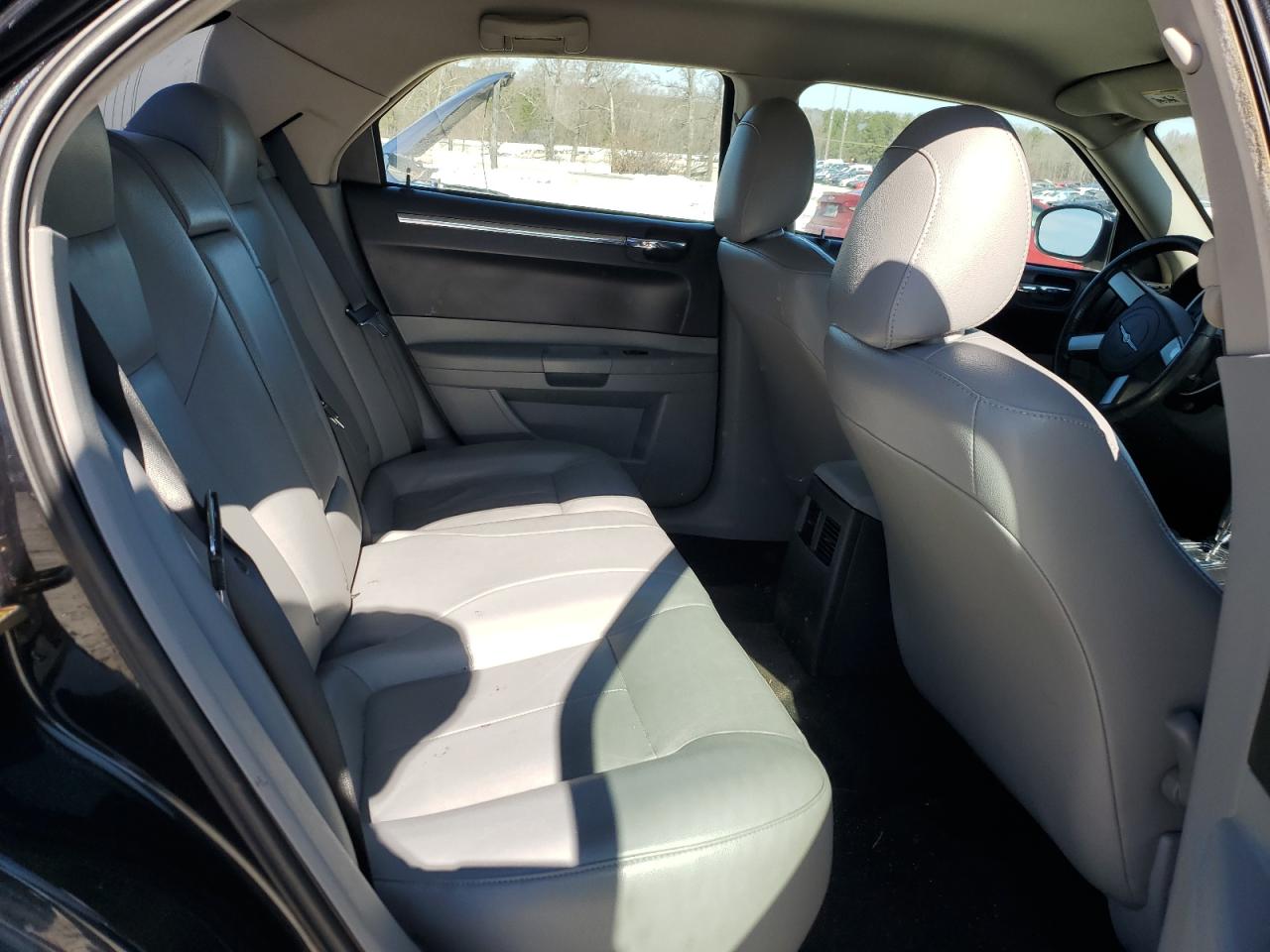 2006 Chrysler 300 - Image 10