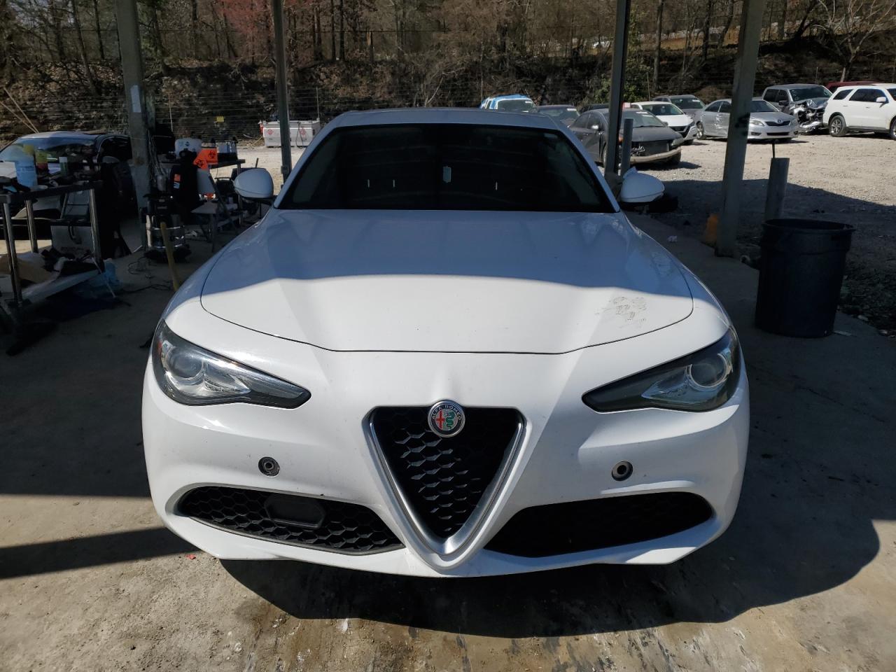 2017 Alfa Romeo Giulia - Image 5