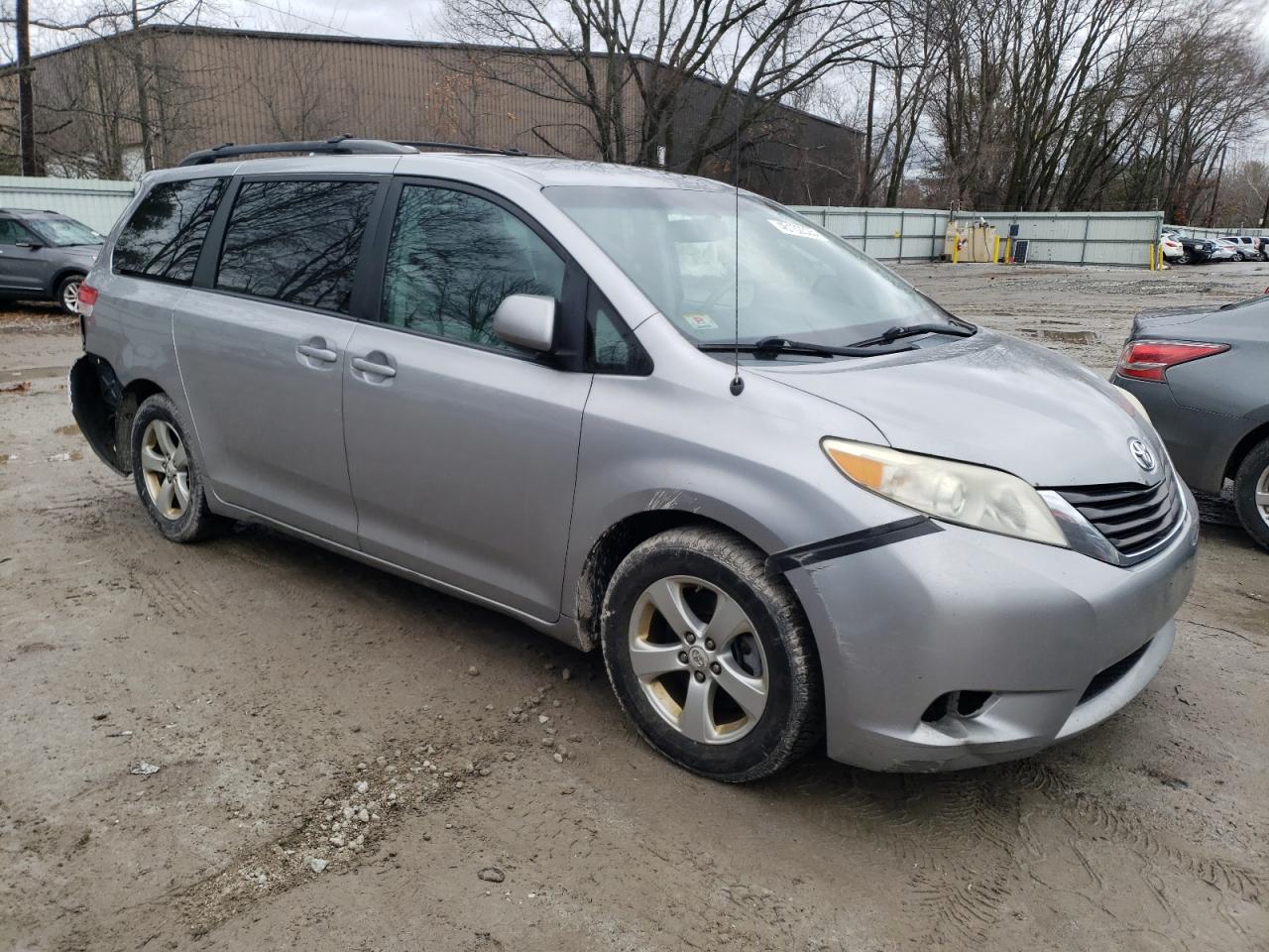 2012 Toyota Sienna - Image 4