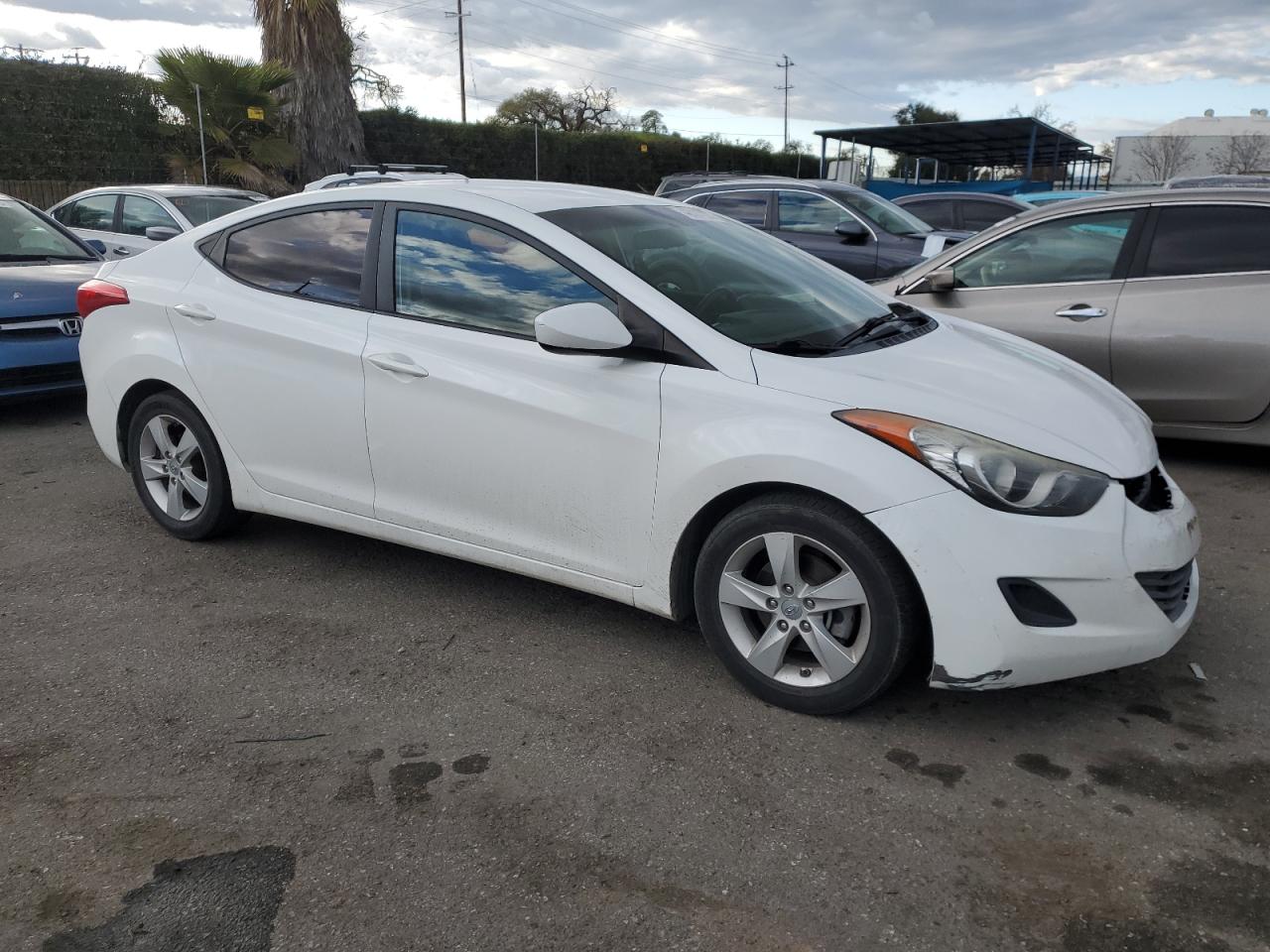 2013 Hyundai Elantra - Image 4