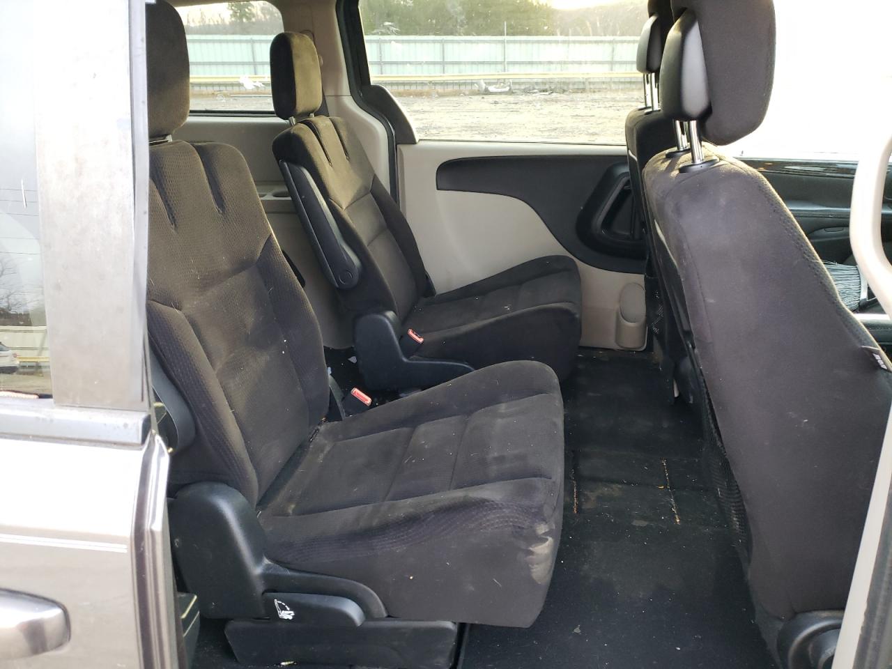 2015 Dodge Caravan - Image 11