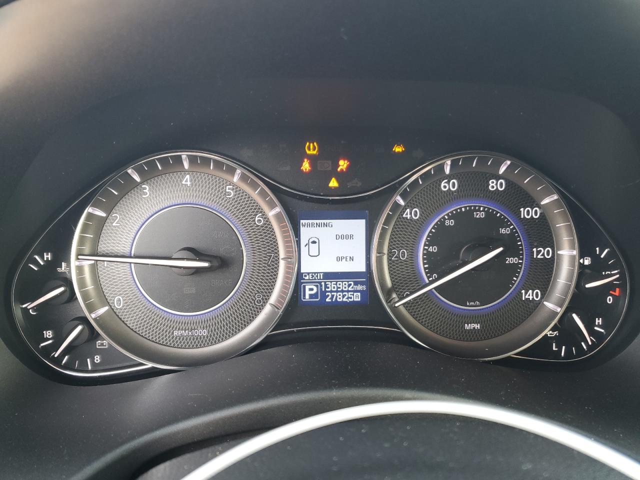 2017 Infiniti QX80 - Image 9