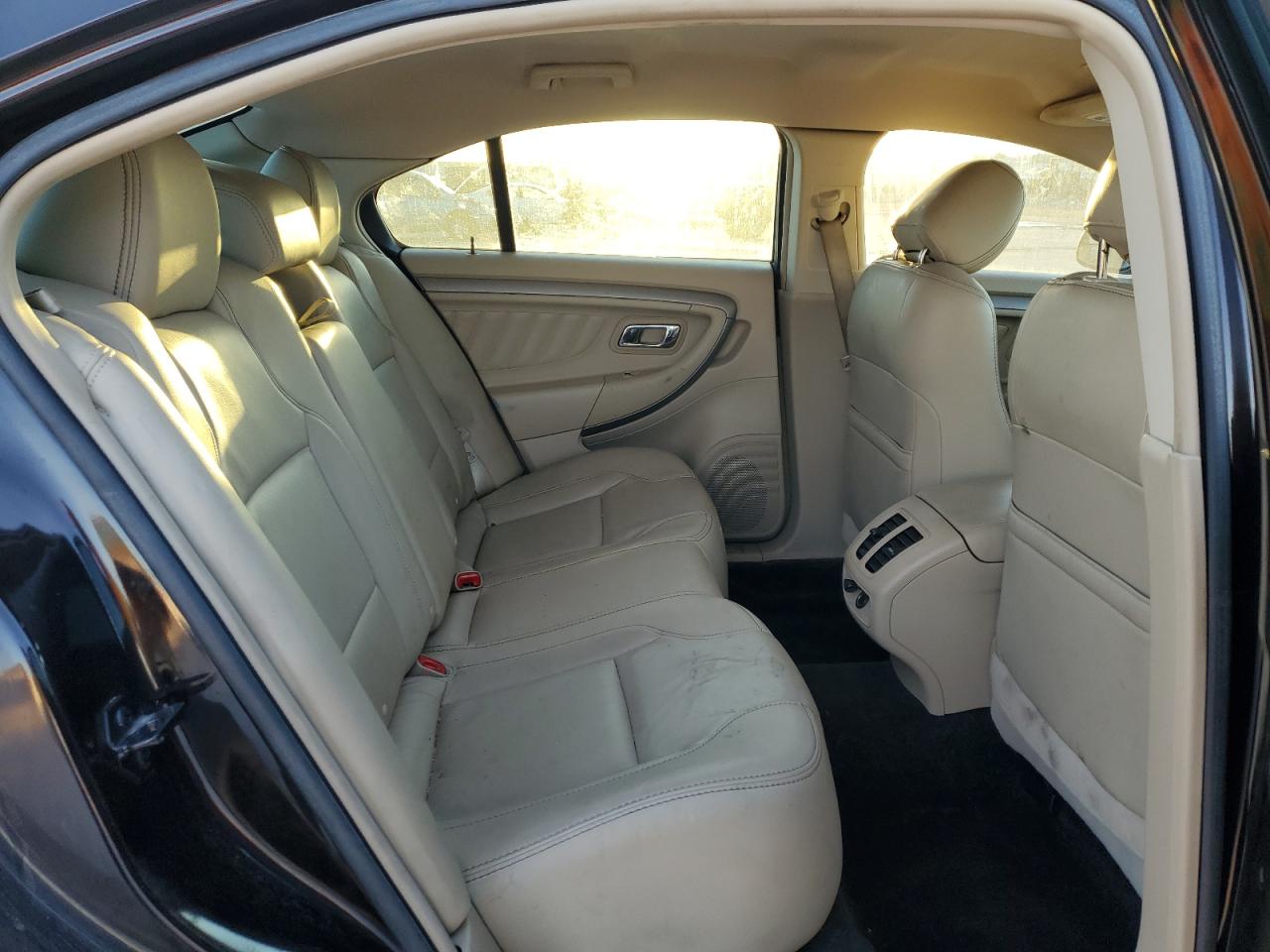 2014 Ford Taurus - Image 10