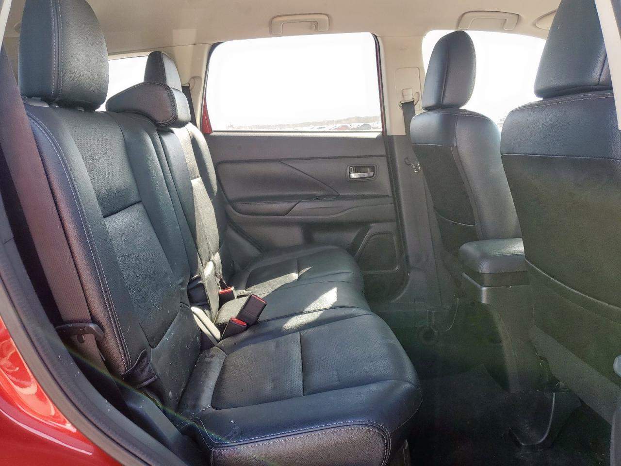 2017 Mitsubishi Outlander - Image 11